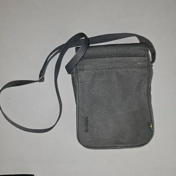 Fjallraven Pocket G-1000 Everyday Outdoor Travel Bag Purse Gray - Picture 2 of 14